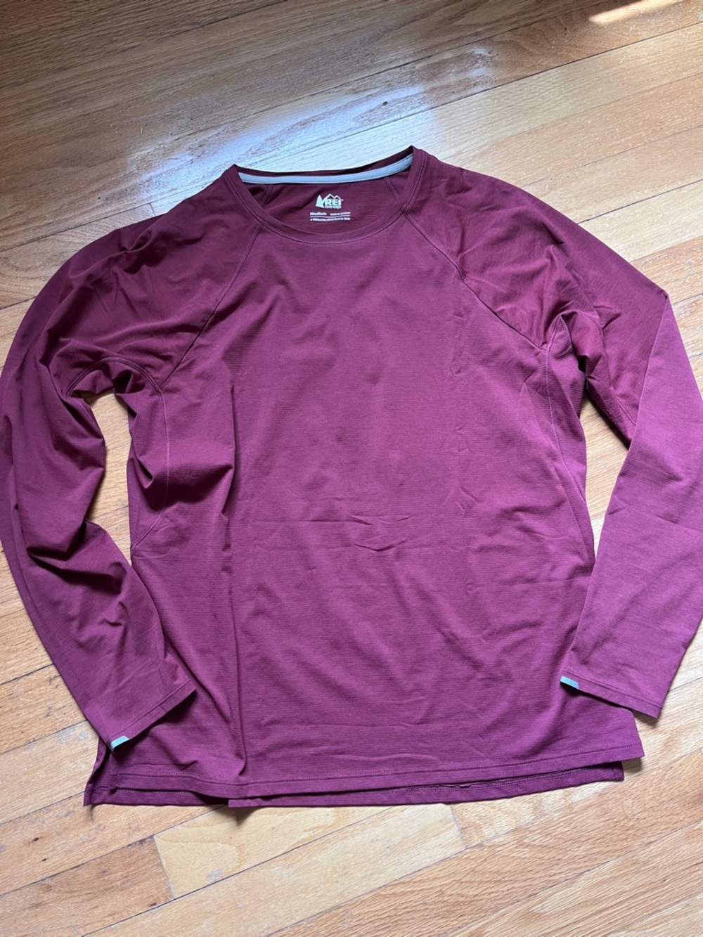 REI Womens lightweight Long-Sleeve Crew Shirt - Burgundy M